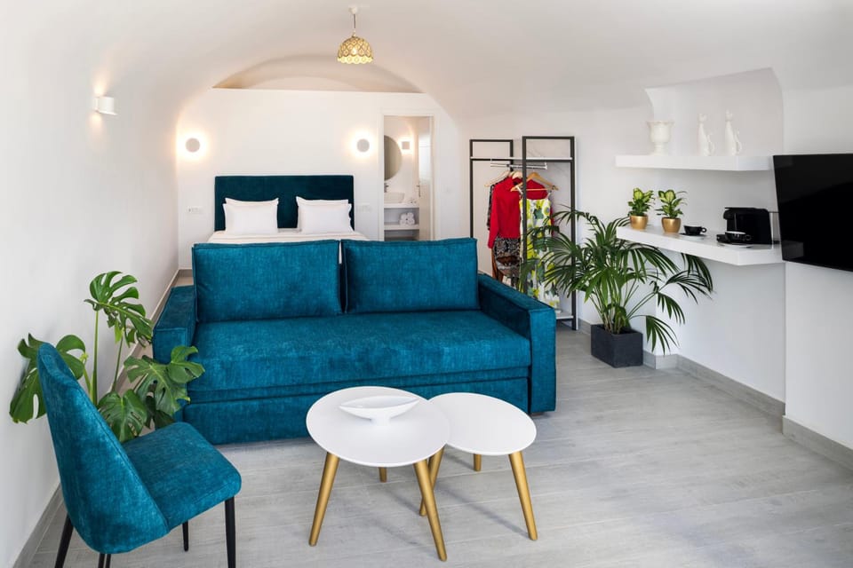 Palm Island Suites Hotel in Santorini