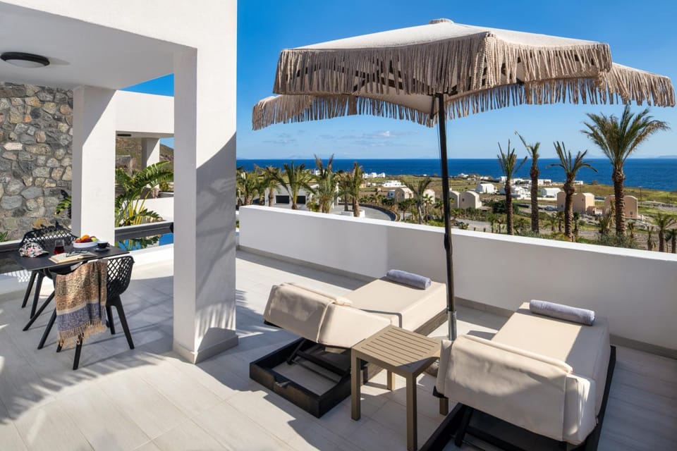 Palm Island Suites Hotel in Santorini
