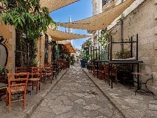 Sanders Cruise - Lovely Studio apt. wbalcony Hotel in Limassol City