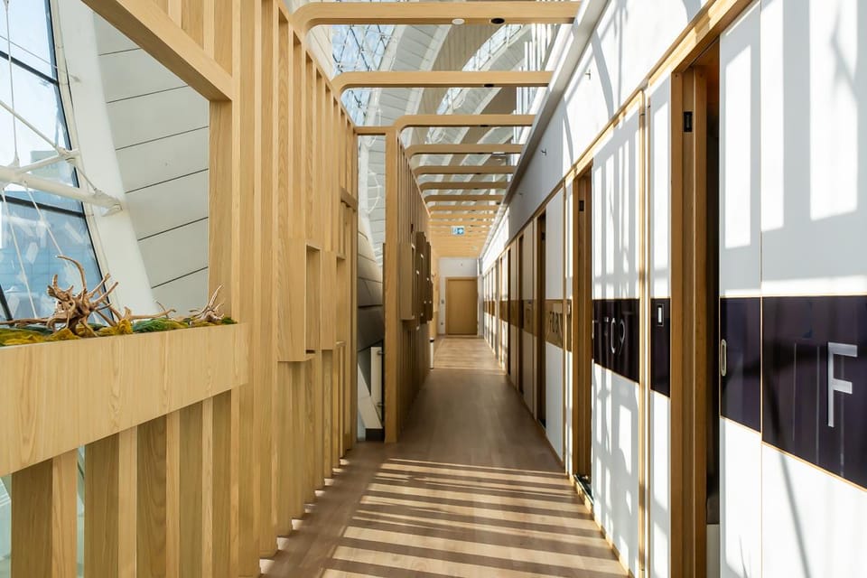 Sleepover Terminal 3, Concourse B – formerly sleep ‘n fly Capsule hotel in Al Sharjah