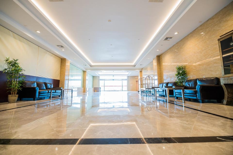 LA Crystal Hotel Hotel in Compton