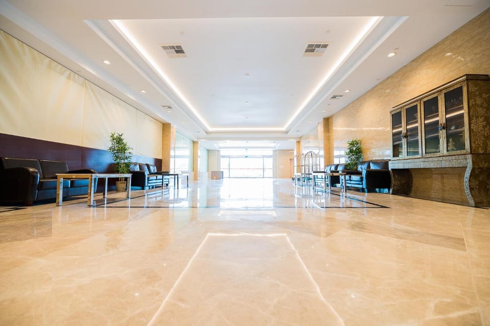 LA Crystal Hotel Hotel in Compton