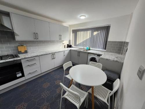 4 Bedroom 2 Bathroom Shared House - Near BHX and NEC Hotel in Metropolitan Borough of Solihull