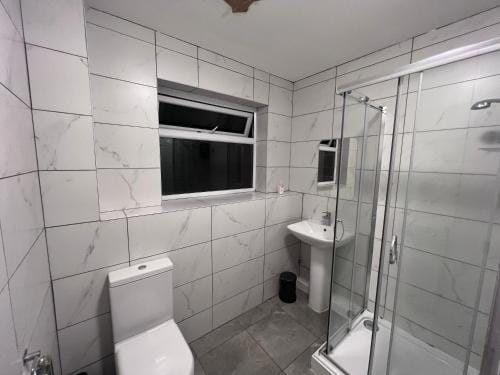 Modern Double Room With Free Parking & Fast WiFi 5 Mins To Warwick Uni Hotel in Coventry