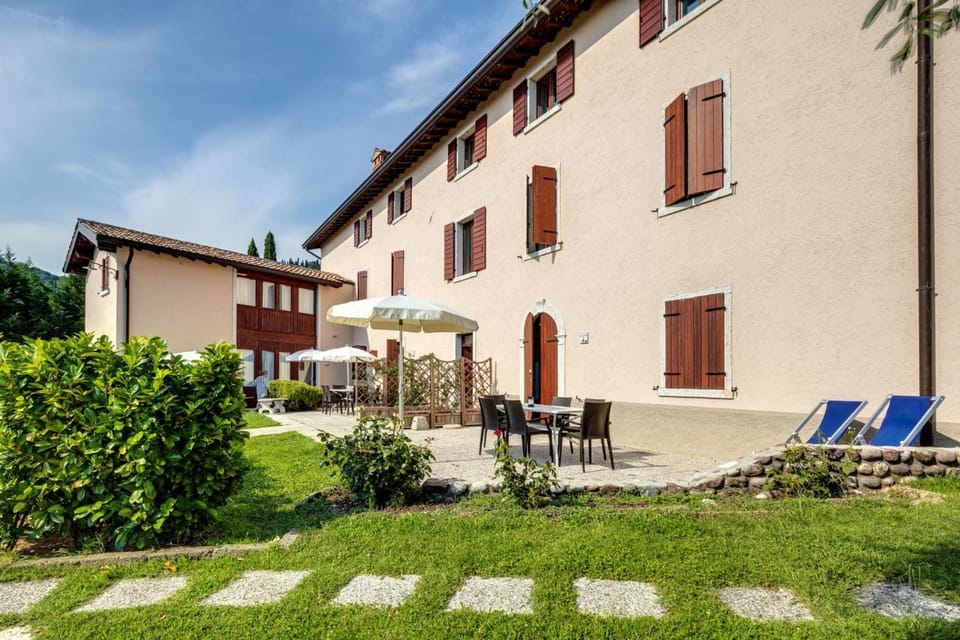 Appartamenti Ca' Mure Hotel in Lake Garda