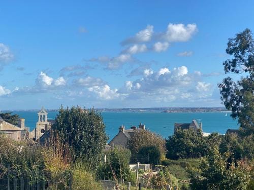 EMERAUDE Hotel in Brittany