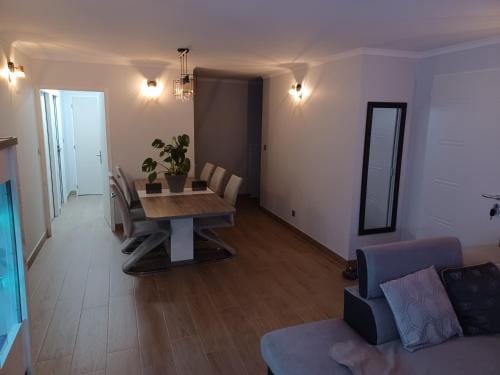 Chambre privee-Clim-TV-Confort-Breakfast inclus Hotel in Centre-Val de Loire