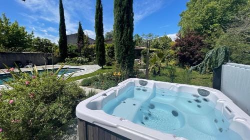 B&B 2 Chambres d'hotes Gai Felibre avec Piscine et Jacuzzi Hotel in Le Thor