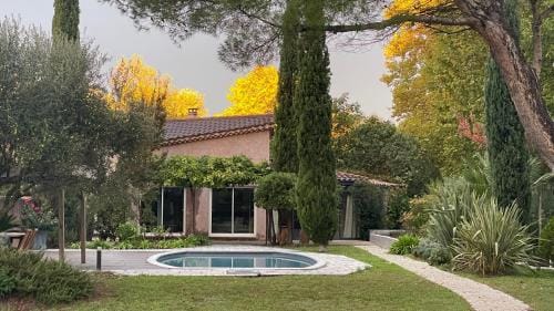 B&B 2 Chambres d'hotes Gai Felibre avec Piscine et Jacuzzi Hotel in Le Thor