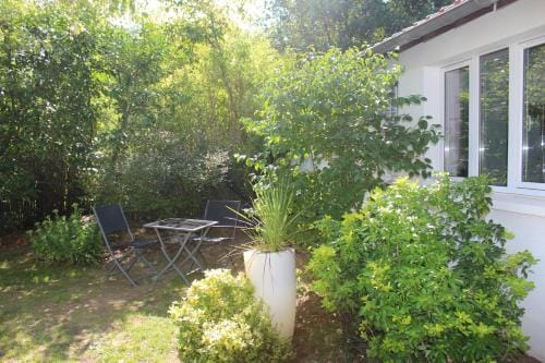 Au Tour Des Bois Hotel in Chatou