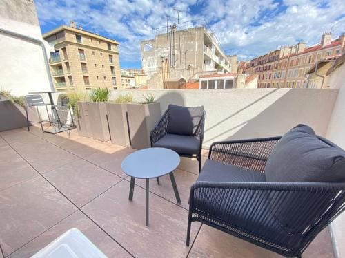 LES TOITS DU VIEUX-PORT Hotel in Marseille