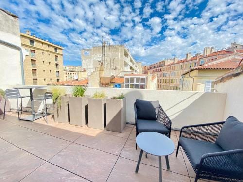 LES TOITS DU VIEUX-PORT Hotel in Marseille