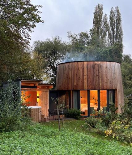 Cabanes avec jacuzzi les pieds dans la vignes Hotel in Flanders
