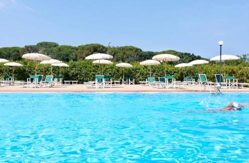 Apartments 4 beds in Residence Mirto and Corbezzolo with swimming-pool in San Vincenzo Hotel in San Vincenzo