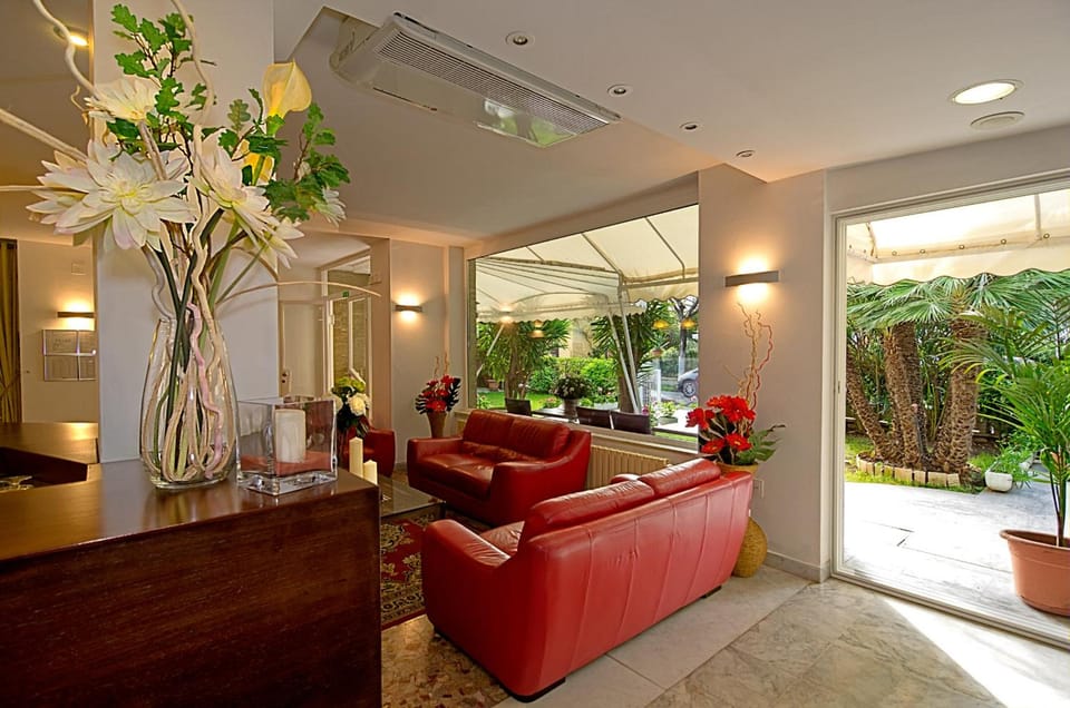 Shared lounge/TV area