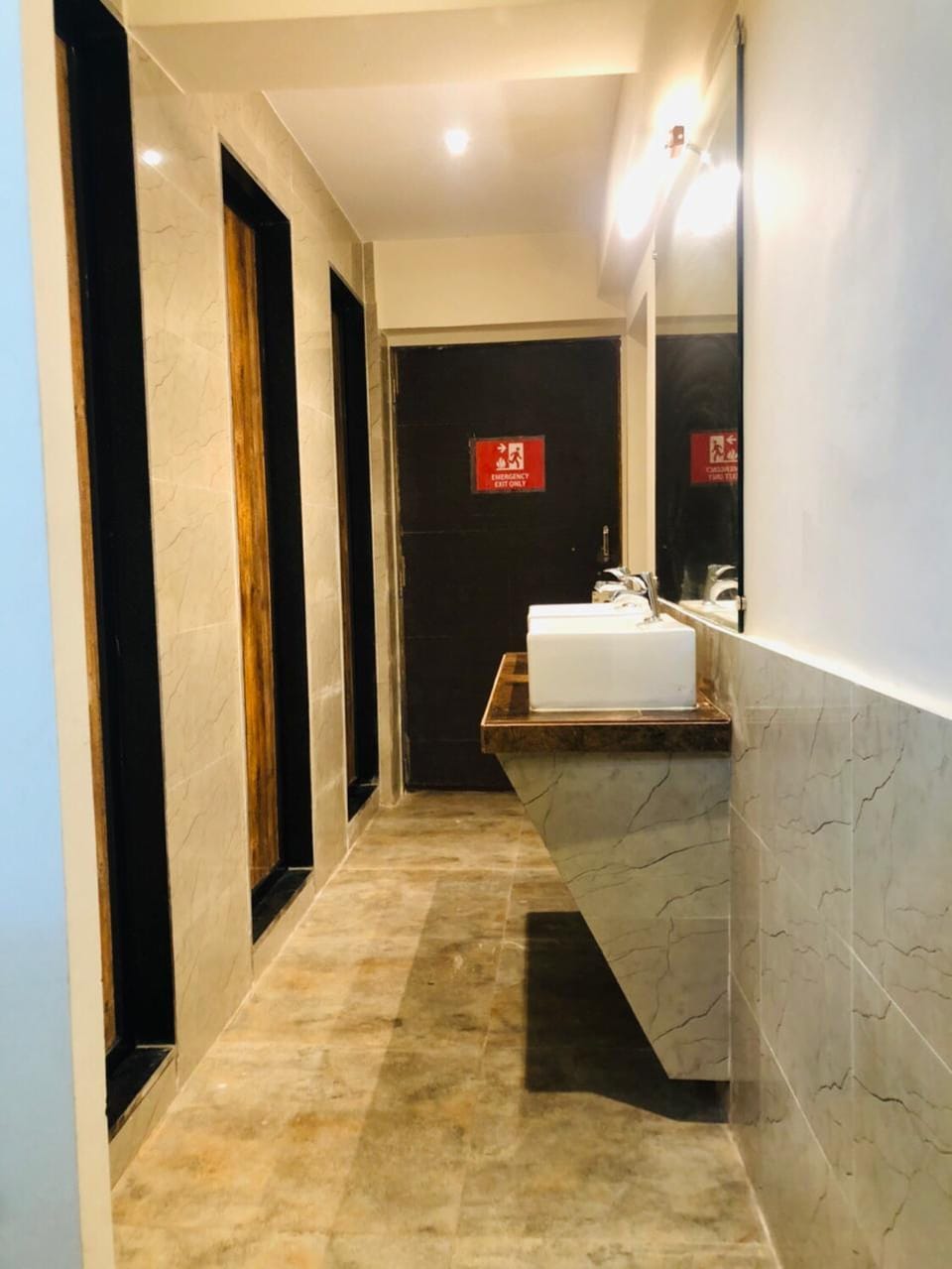 THE HUBZ HOSTEL Hostel in Mumbai