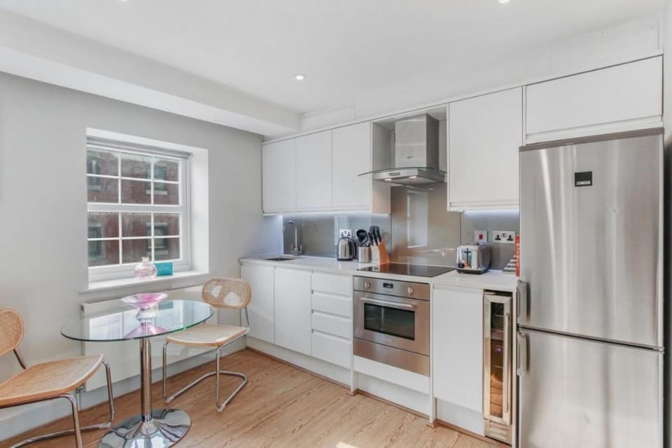 Cleveland Street by Aeria Apartment Hotel in London Borough of Islington