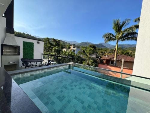 Villa da Serra 2 - Casa com piscinas privativas vidro Hotel in State of Rio de Janeiro