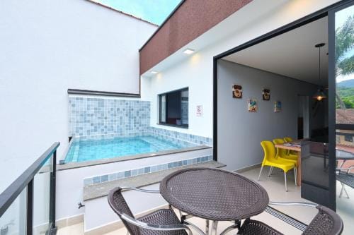 Villa da Serra 2 - Casa com piscinas privativas vidro Hotel in State of Rio de Janeiro