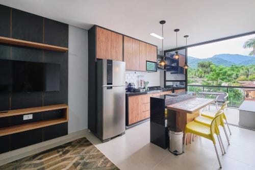 Villa da Serra 2 - Casa com piscinas privativas vidro Hotel in State of Rio de Janeiro