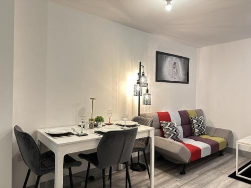 Lilypad Suite near BHX, NEC, HS2, and Resort World Hotel in Marston Green