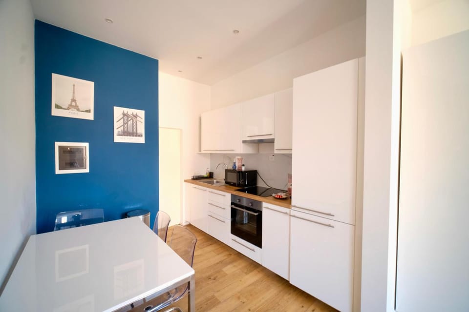 Easy Stay - City Center Hotel in Saint-Gilles