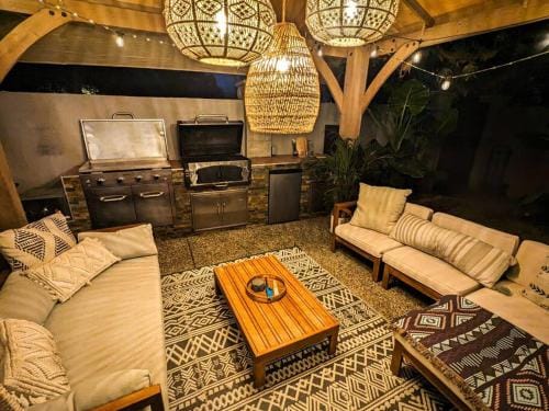 Casita Hosum: Modern WFH Garden Suite w/ Gazebo Outdoor Kitchen & BBQ Hotel in San Jose