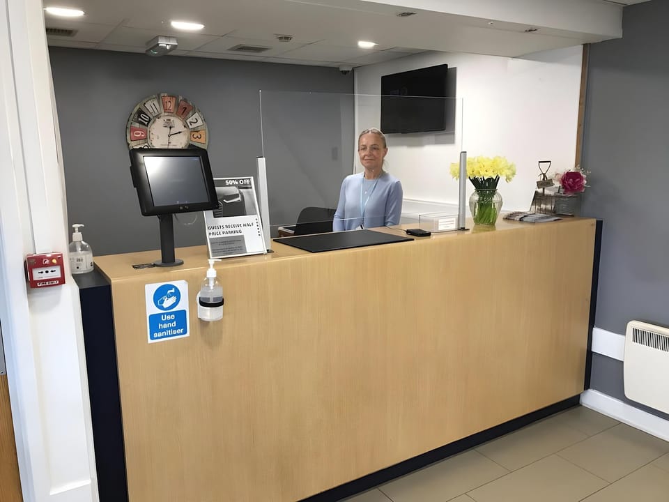 Warrington Motel, J20 M6 Lymm Services Hotel in Warrington