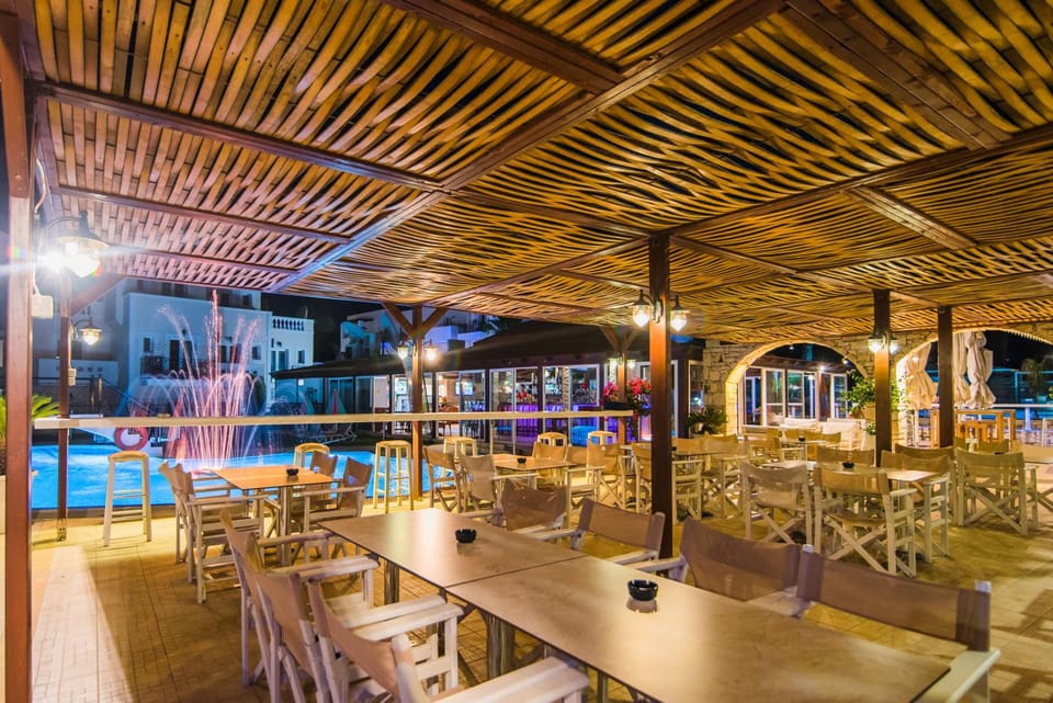 Yiannis Manos Hotel Resort Apartment hotel in Malia, Crete
