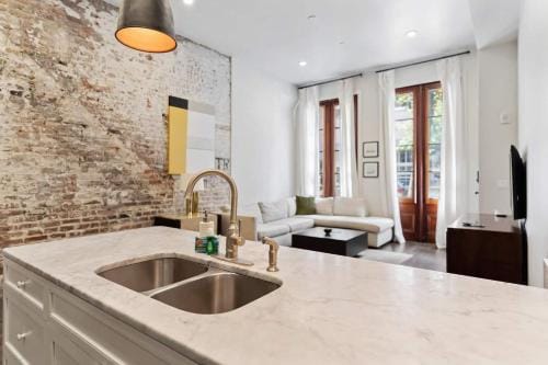 Group-friendly Nola Suite Near Bourbon Hotel in French Quarter