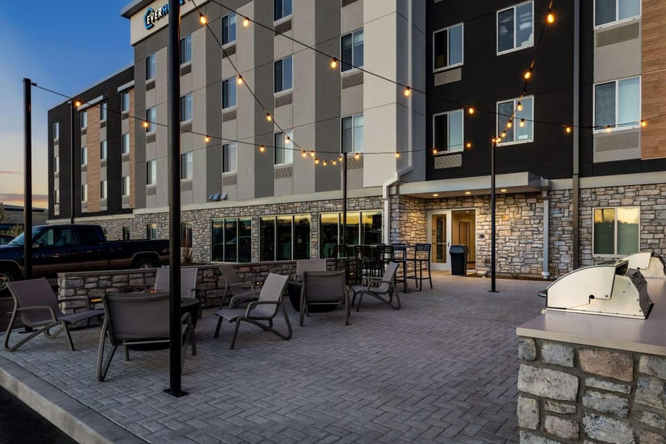 Everhome Suites Nampa Boise Hotel in Nampa