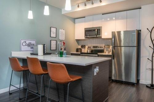 Self Check-in-washer-dryer-4ksmart Tv-king Bed-gym Hotel in Tacoma
