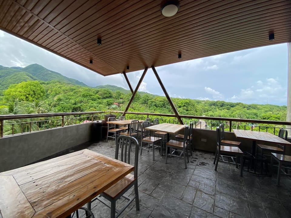 Aqua Frontier Hotel and Restaurant Hotel in Calabarzon