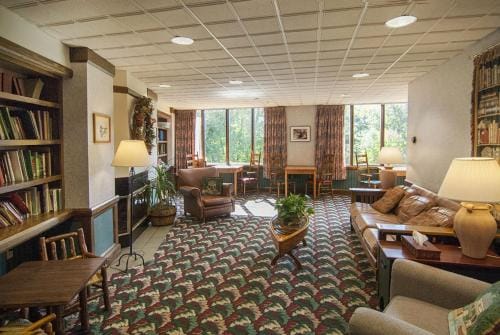 Potawatomi Inn & Cabins Hotel in Jamestown Township