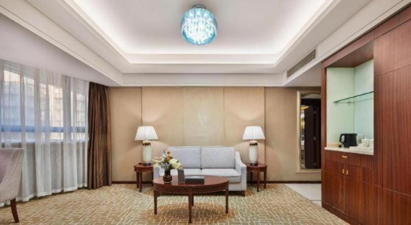 Holiday Inn Express Shenzhen Luohu Port by IHG Hotel in Shenzhen