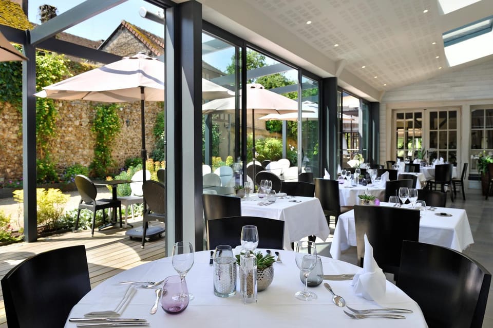 Logis Hotels Restaurant le SAINT-JACQUES -Cloyes les 3 Rivieres Hotel in Centre-Val de Loire