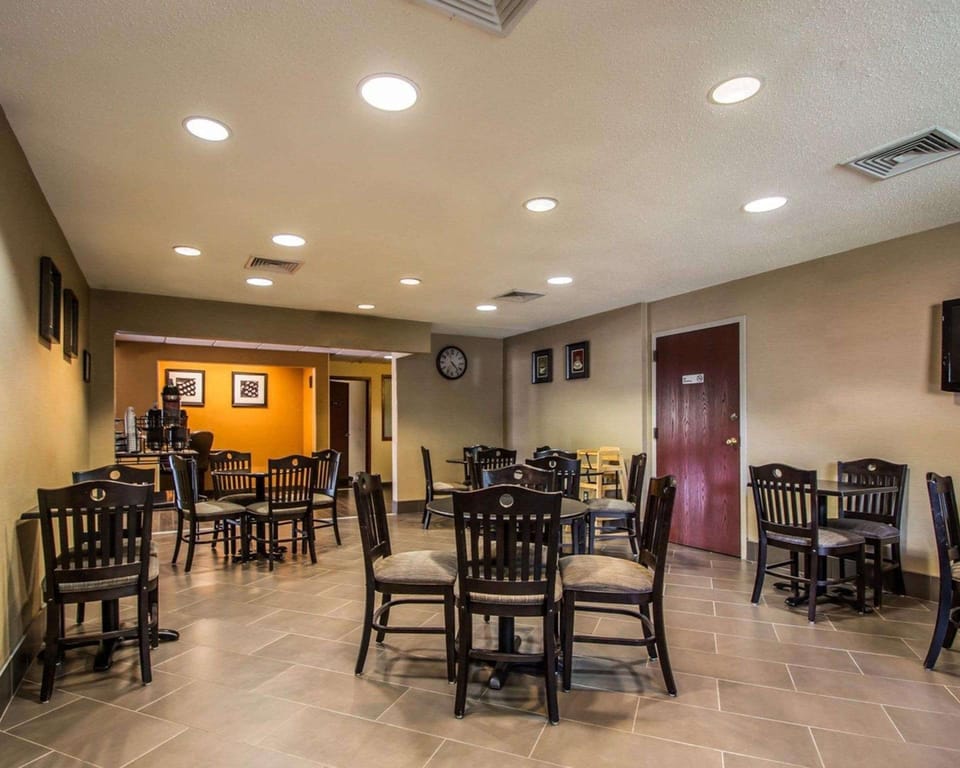 Quality Inn & Suites NJ State Capital Area Hotel in Morrisville