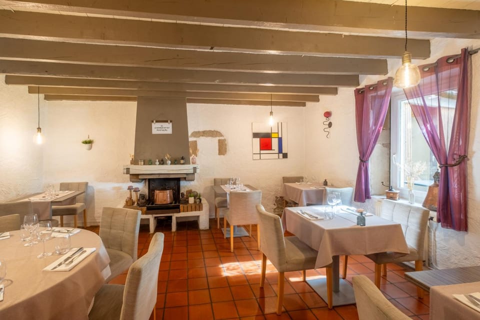 Logis Hotel Les Vieilles Granges Hotel in Provence-Alpes-Côte d'Azur