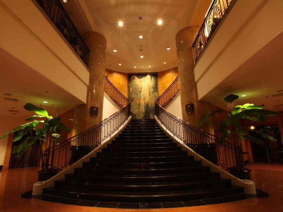 Zhongwei Green Lake Hotel Kunming Hotel in China