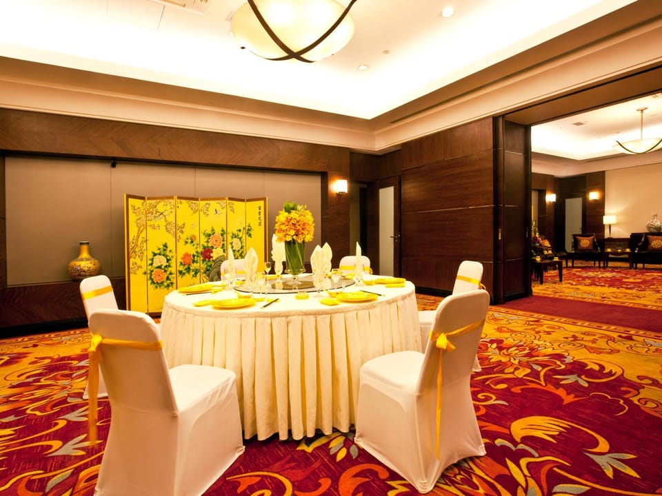 Zhongwei Green Lake Hotel Kunming Hotel in China