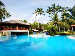Swimming pool [outdoor]