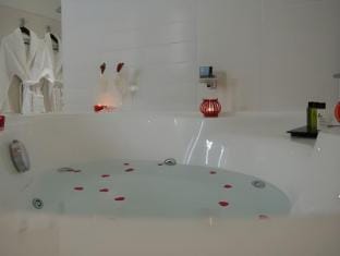 Amicitia - Hotel & Restaurant Hotel in Île-de-France