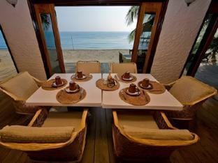 Parrot Cove Lodge Hotel in Hopkins