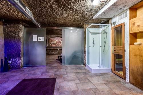 Residence surrounded by greenery with swimming pool in Sorano Hotel in Lazio