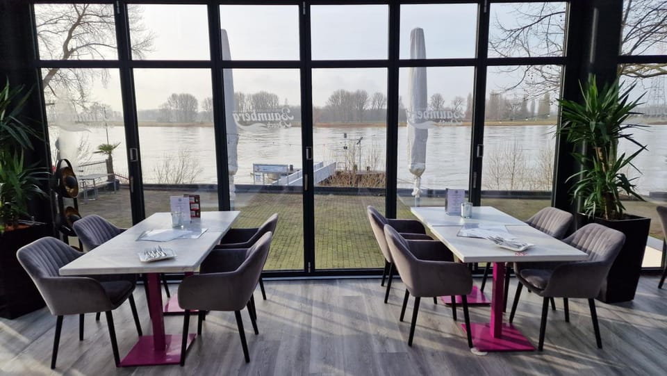 Baumberger Rheinterrassen Hotel in North Rhine-Westphalia