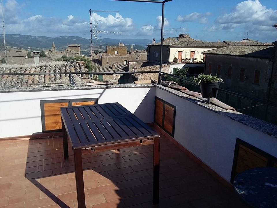 Central Apartment, Just Steps From the Duomo and the Teatro, With Balcony Hotel in Orvieto