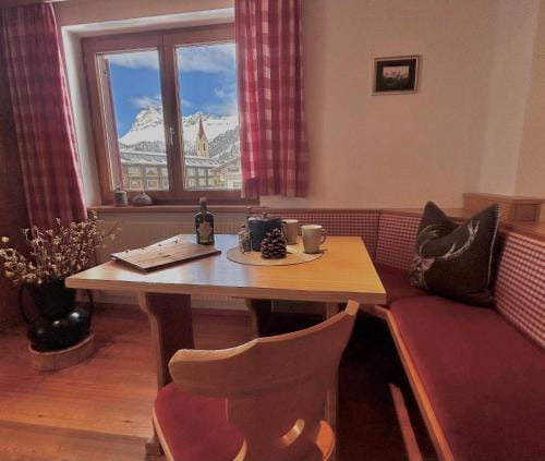 Haus Wallis by stayFritz - Ski-In Ski-Out Zimmer 'garni' am Arlberg Hotel in Vorarlberg, Austria
