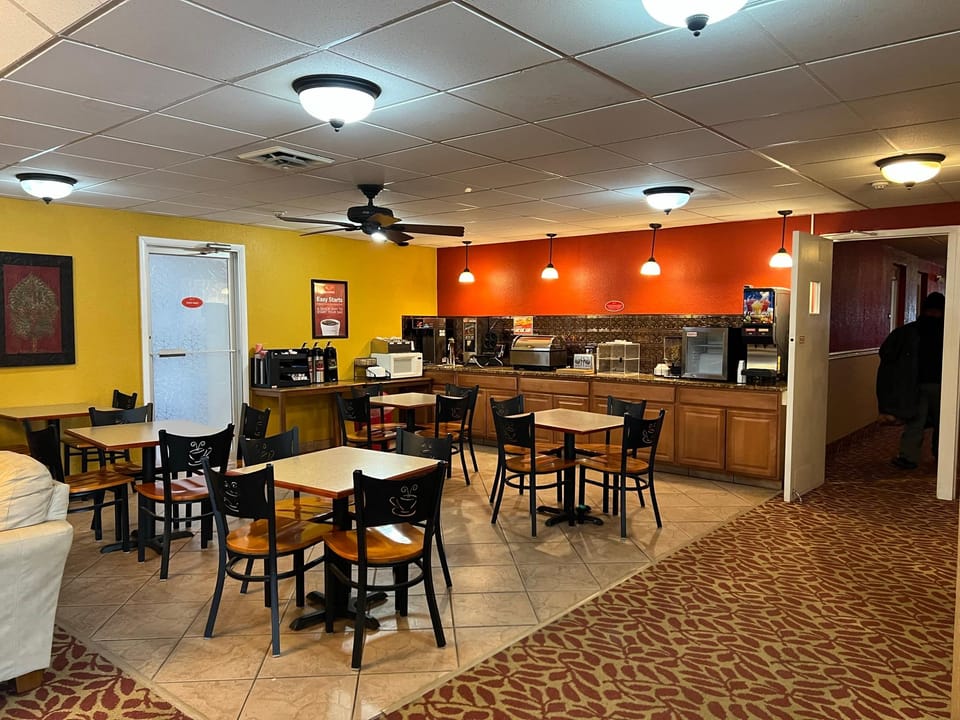 Econo Lodge Inn & Suites Hotel in Iowa