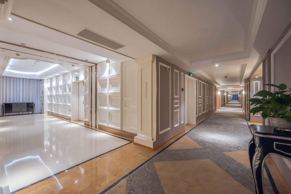 Berlin Hotel (Ningbo Fenghua Libang Plaza) Hotel in Zhejiang