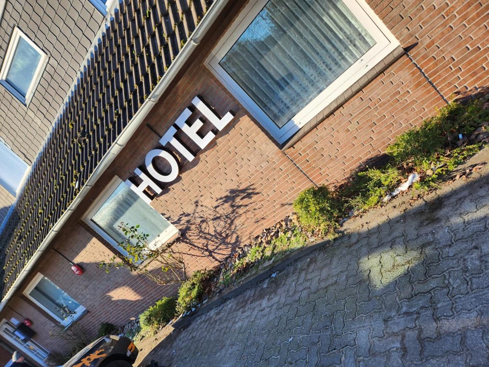 Hotel & Restaurant Heidekrug 24h Check-in, Pinneberg, Free Parking and WiFi Hotel in Schleswig-Holstein